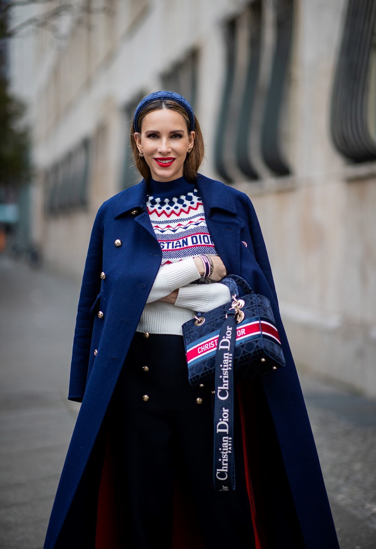 abrigo-azul-marino-mujer-787ezu-1.jpg Black Friday: tres abrigos azul marino de Zara, Mango y El Corte Inglés contra el frío | Moda - Imagen 1