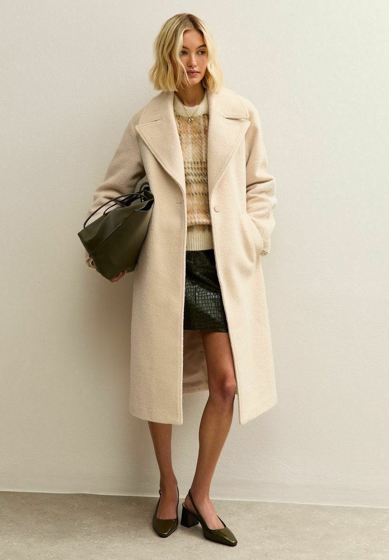 abrigo-beige-mujer-601bzb-1.jpg New Look TEXTURED SINGLE BREASTED Abrigo de invierno cream/beige Zalando.es - Imagen 1