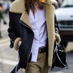 Te damos nueve fórmulas para saber cómo llevar abrigo de borreguito y ser una reina del street style