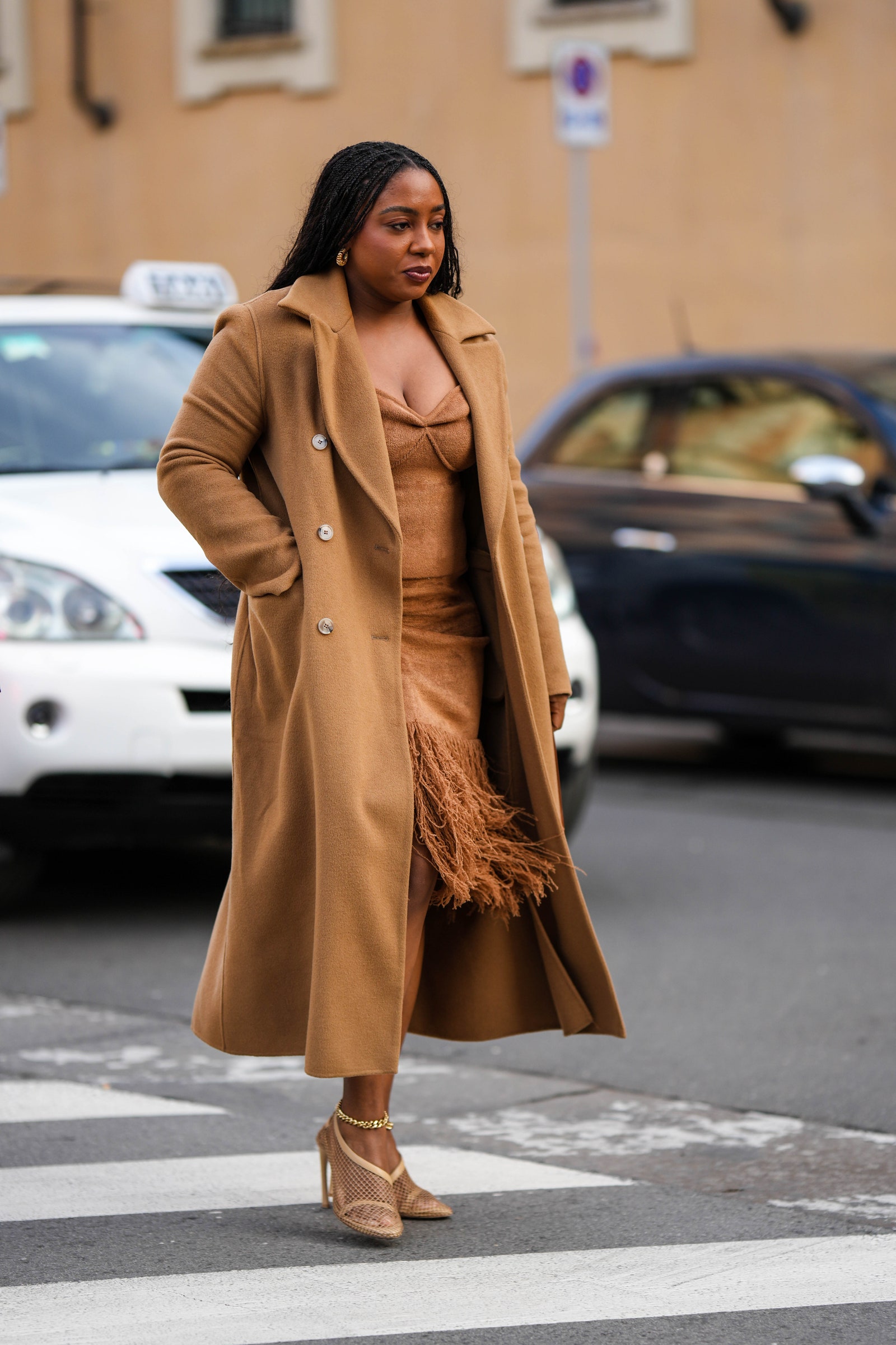 abrigo-camel-mujer-661jmx-1.jpg Outfit Abrigo Camel Largo Outfit Con Abrigo Color Camel Mujer Ideas Para Combinar Tu Abrigo Camel ¡HOLA! - Imagen 1