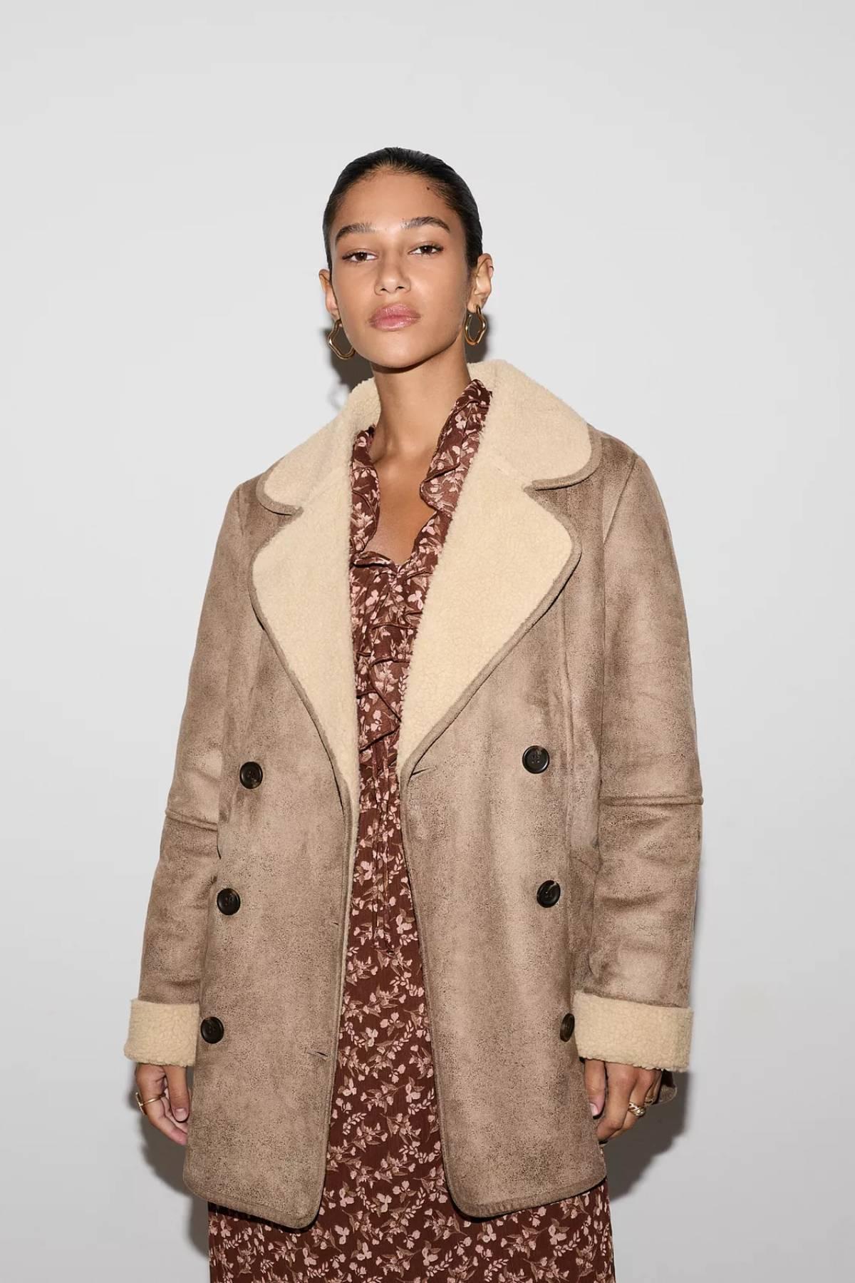abrigo-doble-faz-mujer-869oxa-1.jpg Abrigo Doble Faz Abrigo De Paño Mujer Lefties ABRIGOS LEFTIES INVIERNO Lefties Tira La Casa Por La Ventana Con Los Nuevos Abrigos Que Serán Tendencia En Invierno: Calentitos, En Varios Colores Y Por ... - Imagen 1
