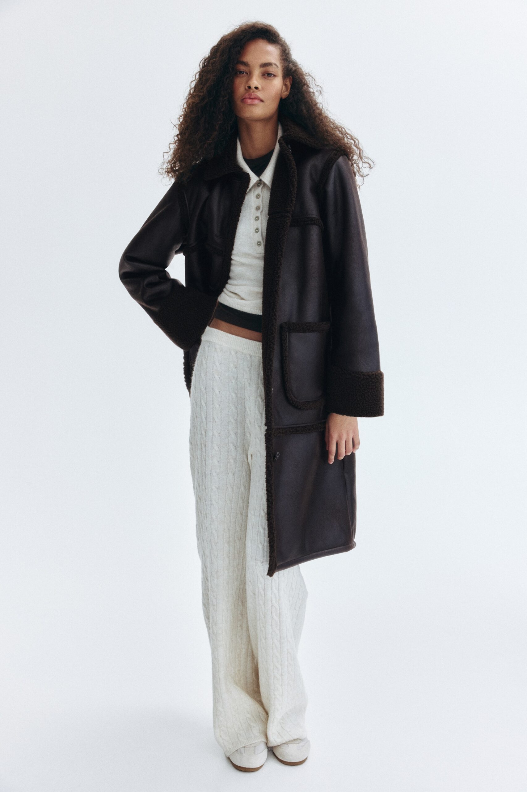 abrigo-doble-faz-mujer-996gyi-1.jpg Abrigo de doble faz Marrón oscuro MUJER | H&M ES - Imagen 1