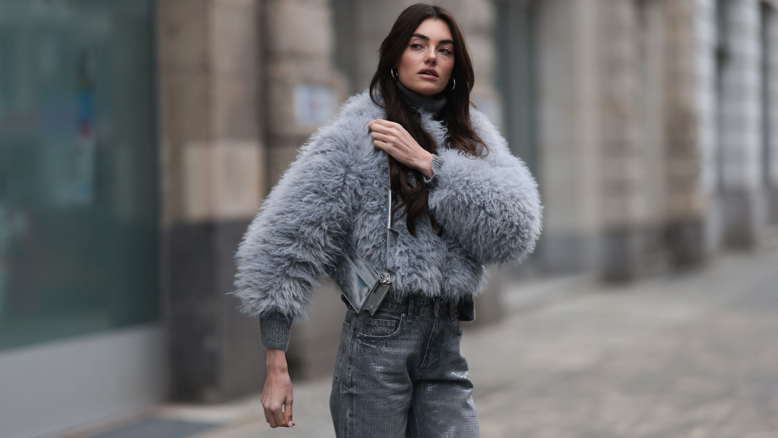 abrigo-gris-056ghm-1.jpg Estuve paseando por Madrid y esta es la chaqueta que vi más de diez veces - Imagen 1