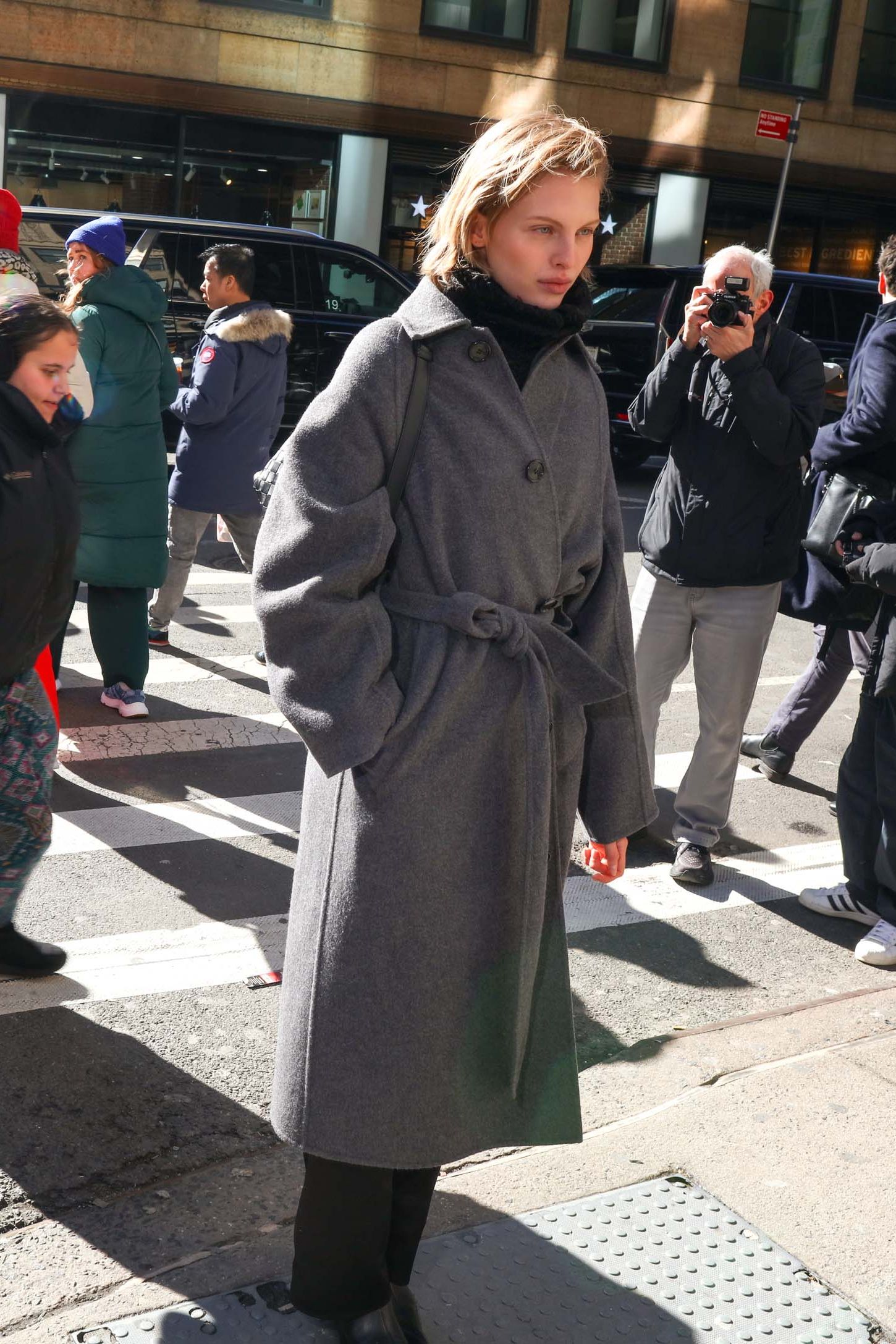 abrigo-gris-286igs-1.jpg Estaba aburrida del abrigo gris hasta que decidí poner en práctica estas 5 ideas del street style | Vogue España - Imagen 1