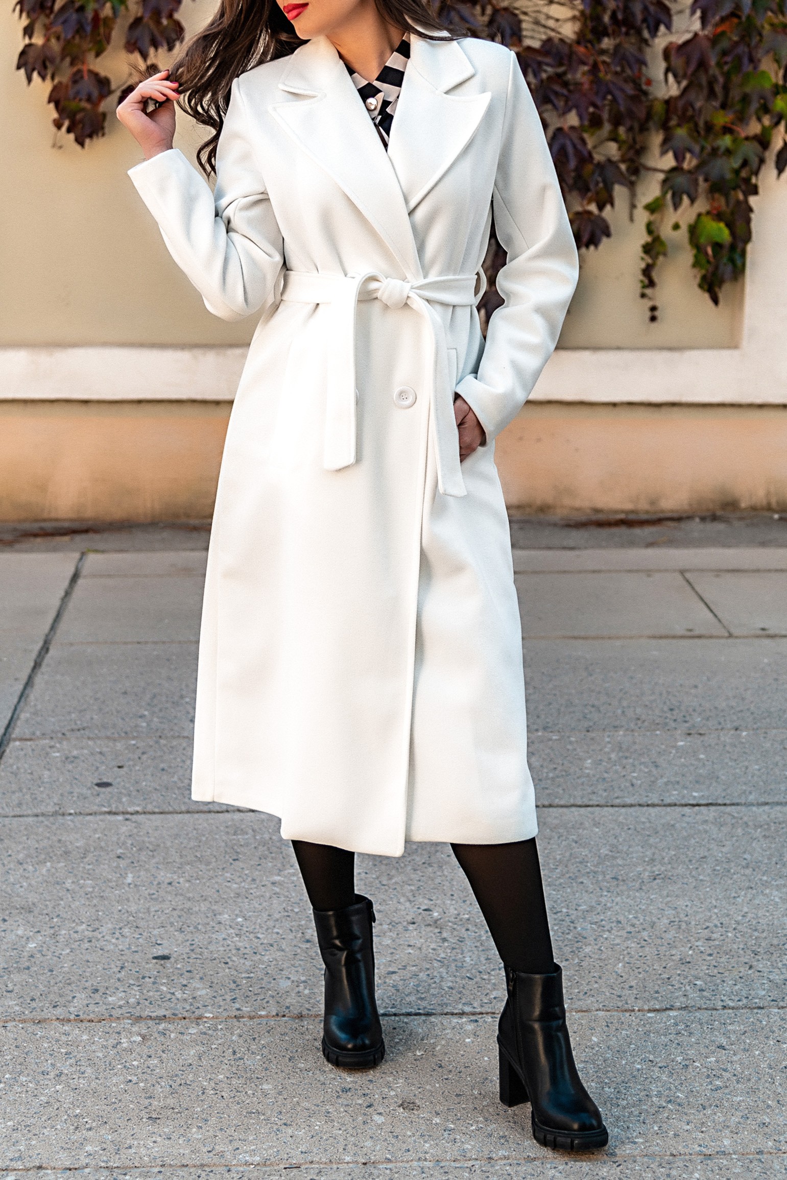 abrigo-largo-mujer-340rnm-1.jpg Elegante abrigo largo con botones, blanco 67% - Imagen 1