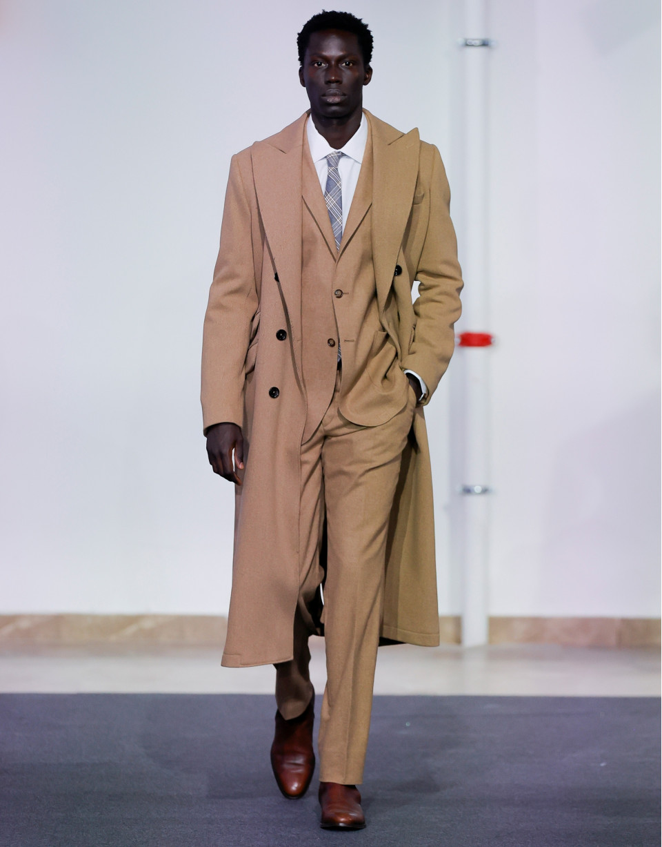 abrigo-pano-hombre-121uwq.jpg Abrigo paño lana camel Hombre OI2024 | Roberto Verino - Imagen 1