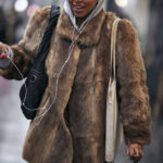 Según el street style parisino el abrigo de pelo de toda la vida es tendencia: 5 modelos elegantes, calentitos y rebajados