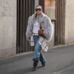 Este abrigo de pelito corto de Stradivarius es perfecto para llevar con vaqueros anchos y zapatillas