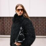 El precioso abrigo de pelo de Stradivarius que las expertas en moda están agotando porque es ultracalentito y tan elegante que parece de lujo