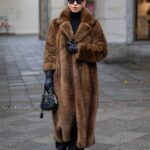 Abrigo Largo Abrigo Pelo Mujer H&m Maneras Distintas De Llevar Abrigos De Pelo Este Otoño invierno 2025/26 Vogue España