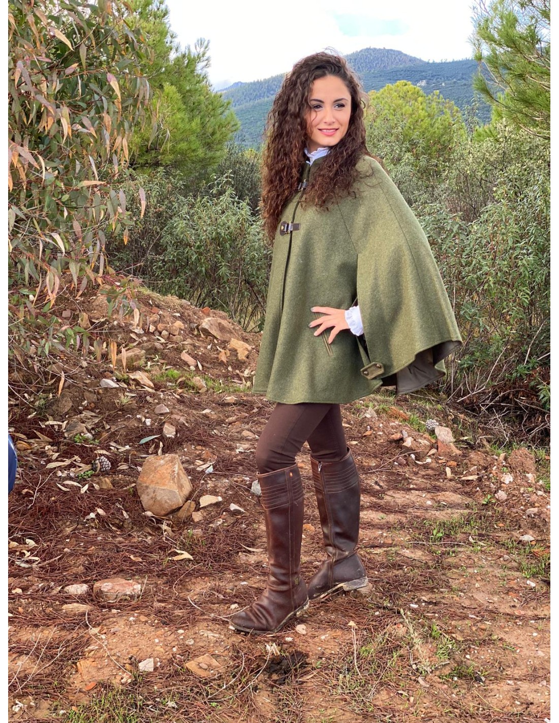 abrigo-verde-mujer-719tdt-1.jpg ABRIGO CAPA VERDE CAZA - Imagen 1