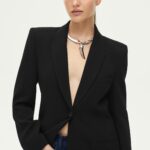 La americana negra de Zara que aman las directoras de moda