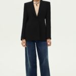 La americana negra de Zara que aman las directoras de moda