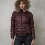 PLUMÍFERO CON ONDAS COLORES MODA BELLA CON BORDE DE PIEL ALDIE