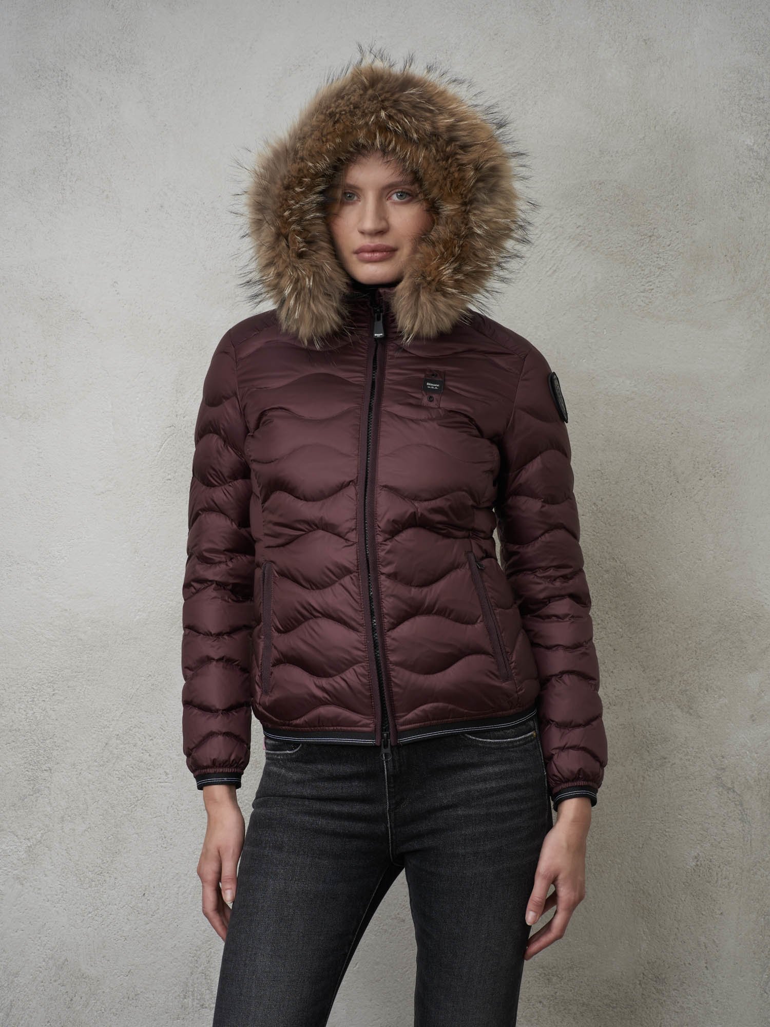 blauer-mujer-645rmj-1.jpg PLUMÍFERO CON ONDAS COLORES MODA BELLA CON BORDE DE PIEL ALDIE - Imagen 1