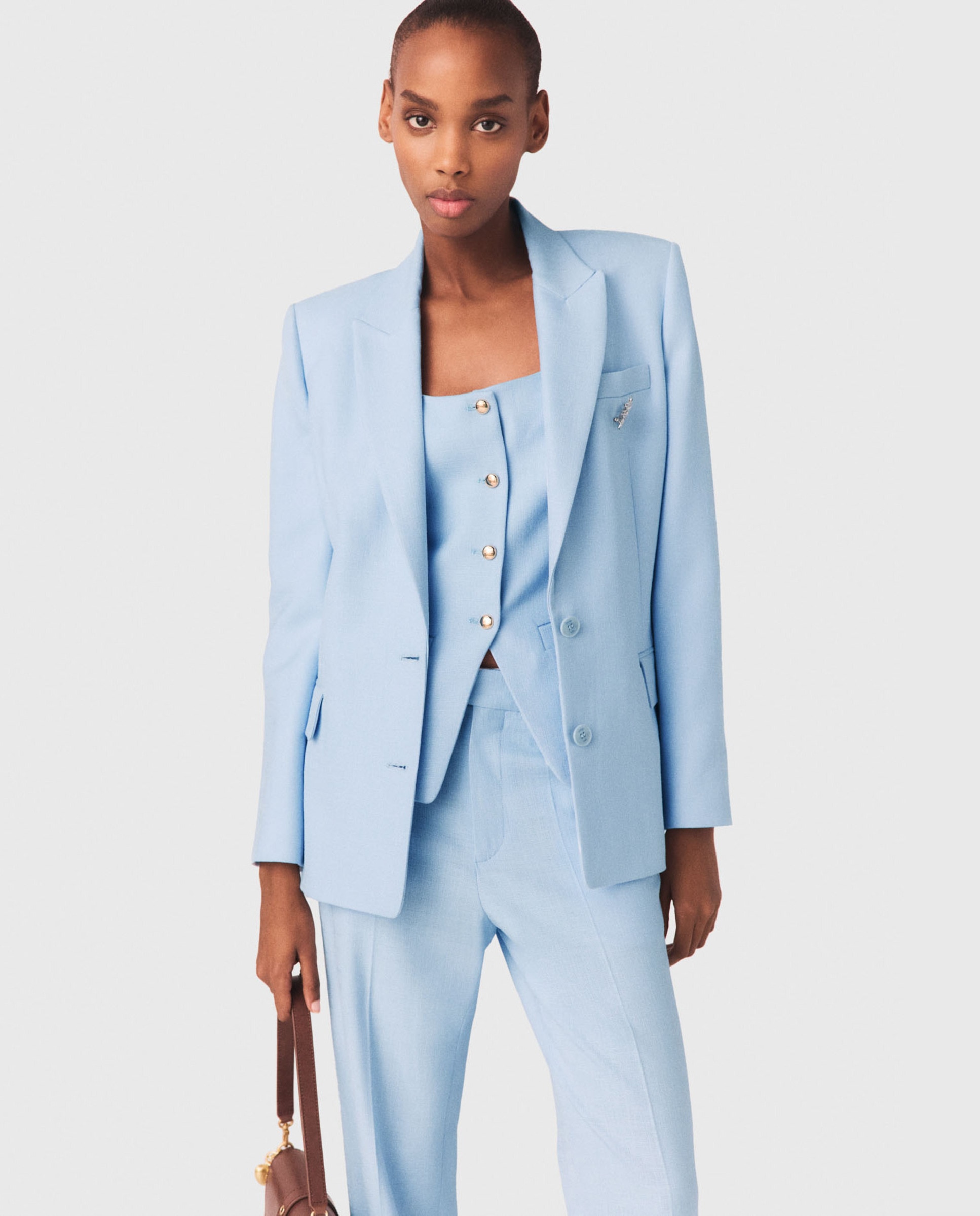 blazer-de-mujer-735cvo-1.jpg Blazer de mujer con doble botonadura y corte recto Maje Azul claro · El Corte Inglés - Imagen 1