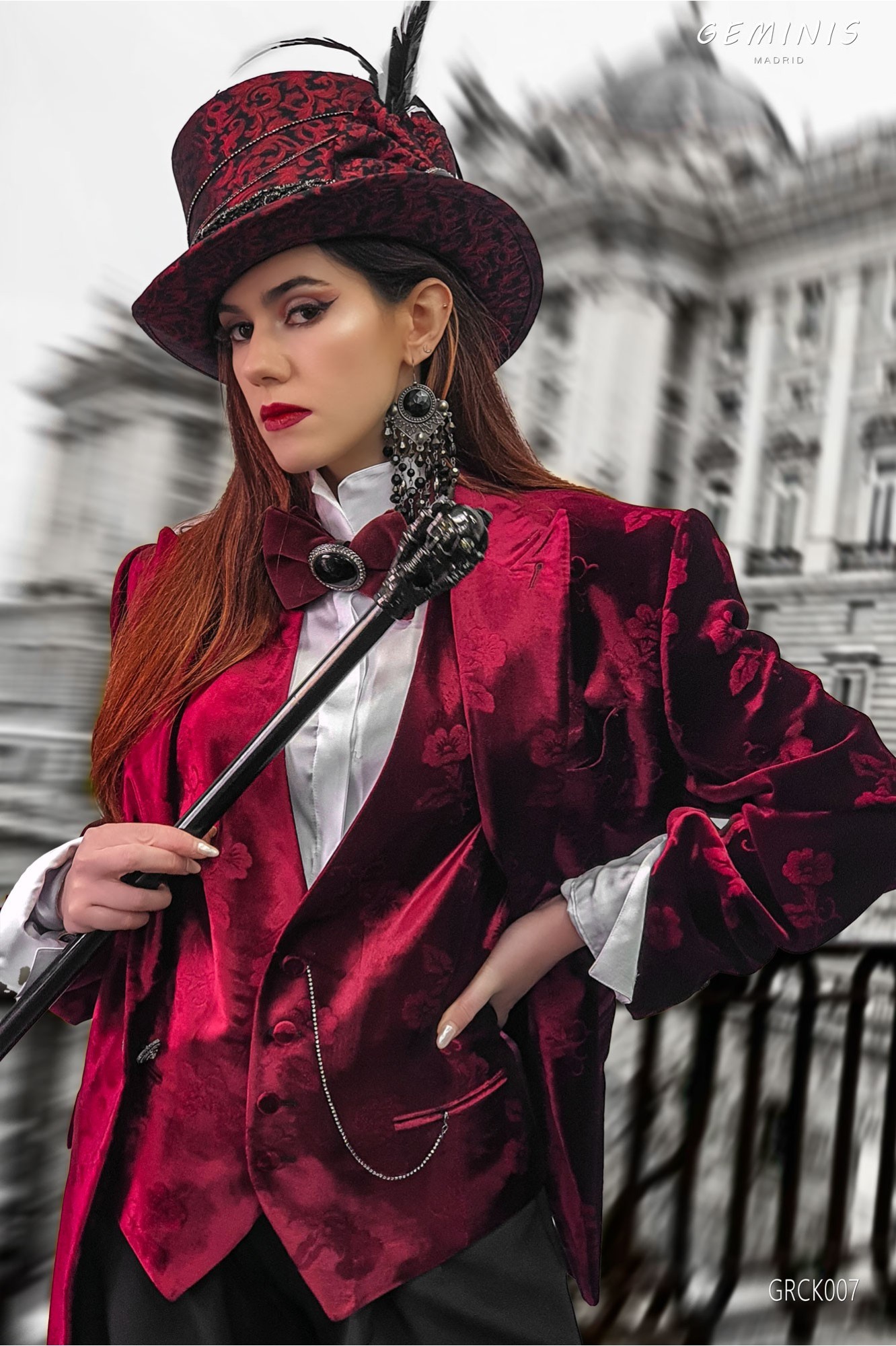 blazer-terciopelo-mujer-149kwi-1.jpg Blazer terciopelo rojo con motivo floral GRCK007: elegancia y estilo distintivo | GEMINIS - Imagen 1