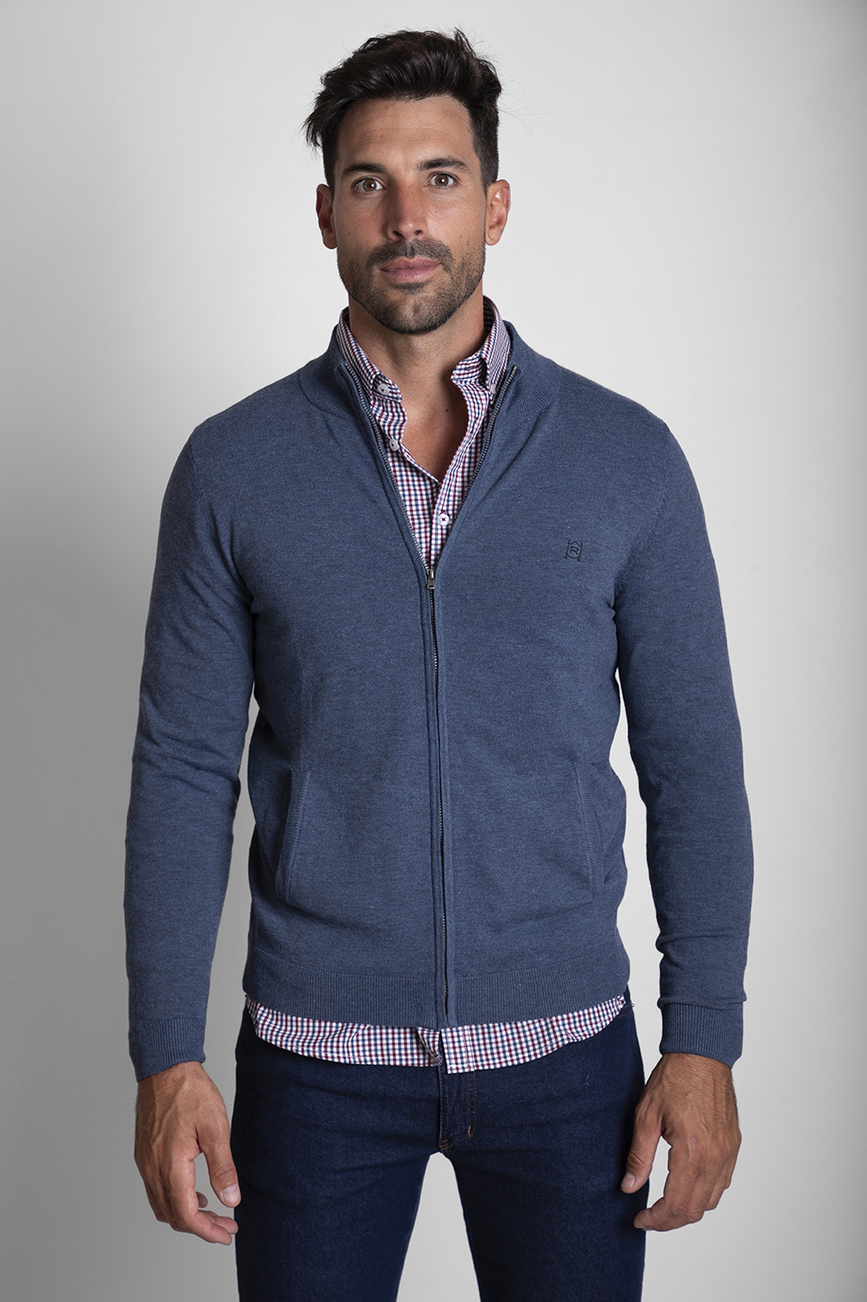 cardigan-hombre-944hio-1.jpg CÁRDIGAN DE CREMALLERA AZUL COBALTO - Imagen 1