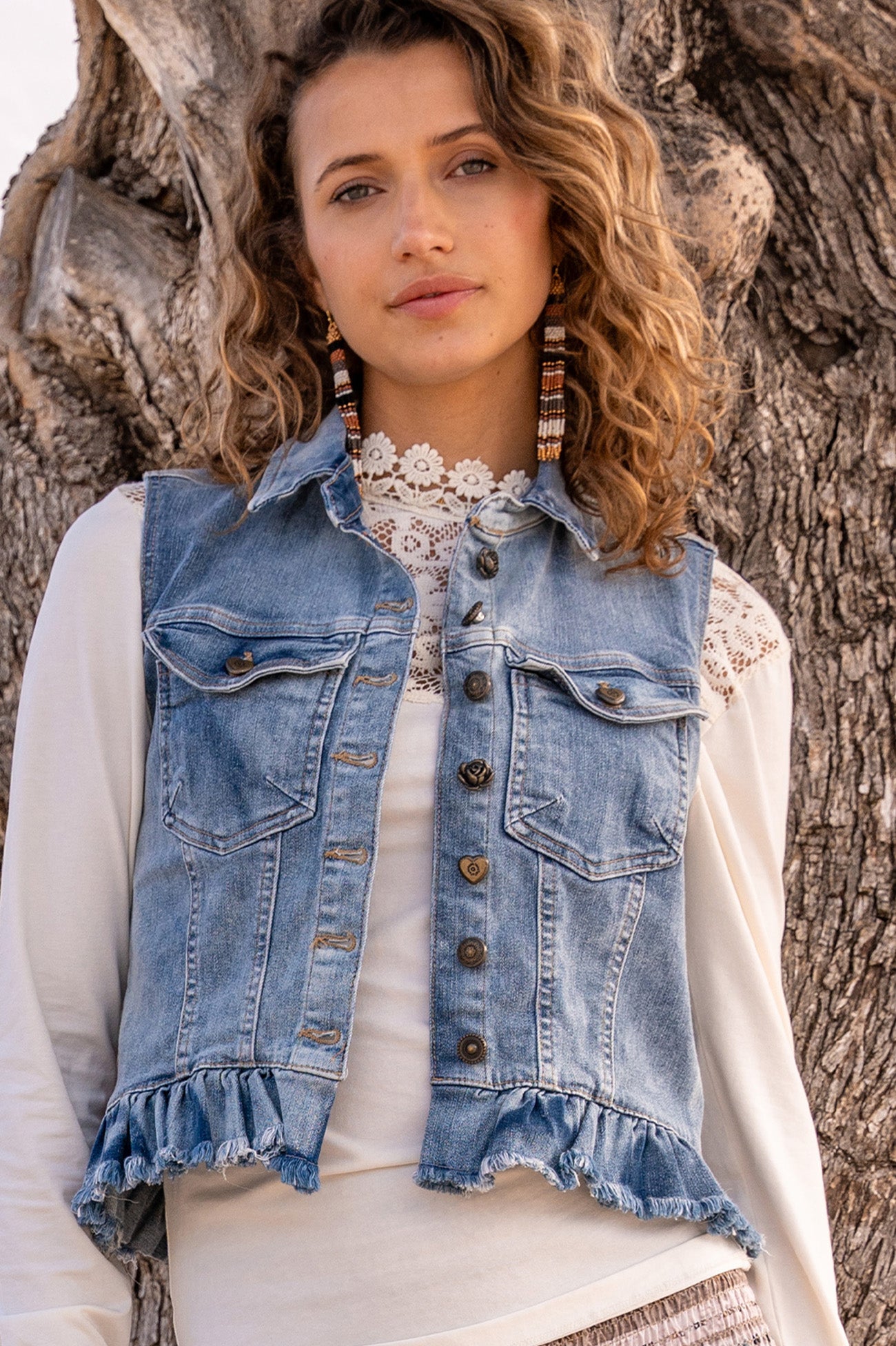 chaleco-vaquero-925wbe-1.jpg Chaleco de mezclilla para mujer con volantes – Isla Ibiza Bonita ibizamode - Imagen 1