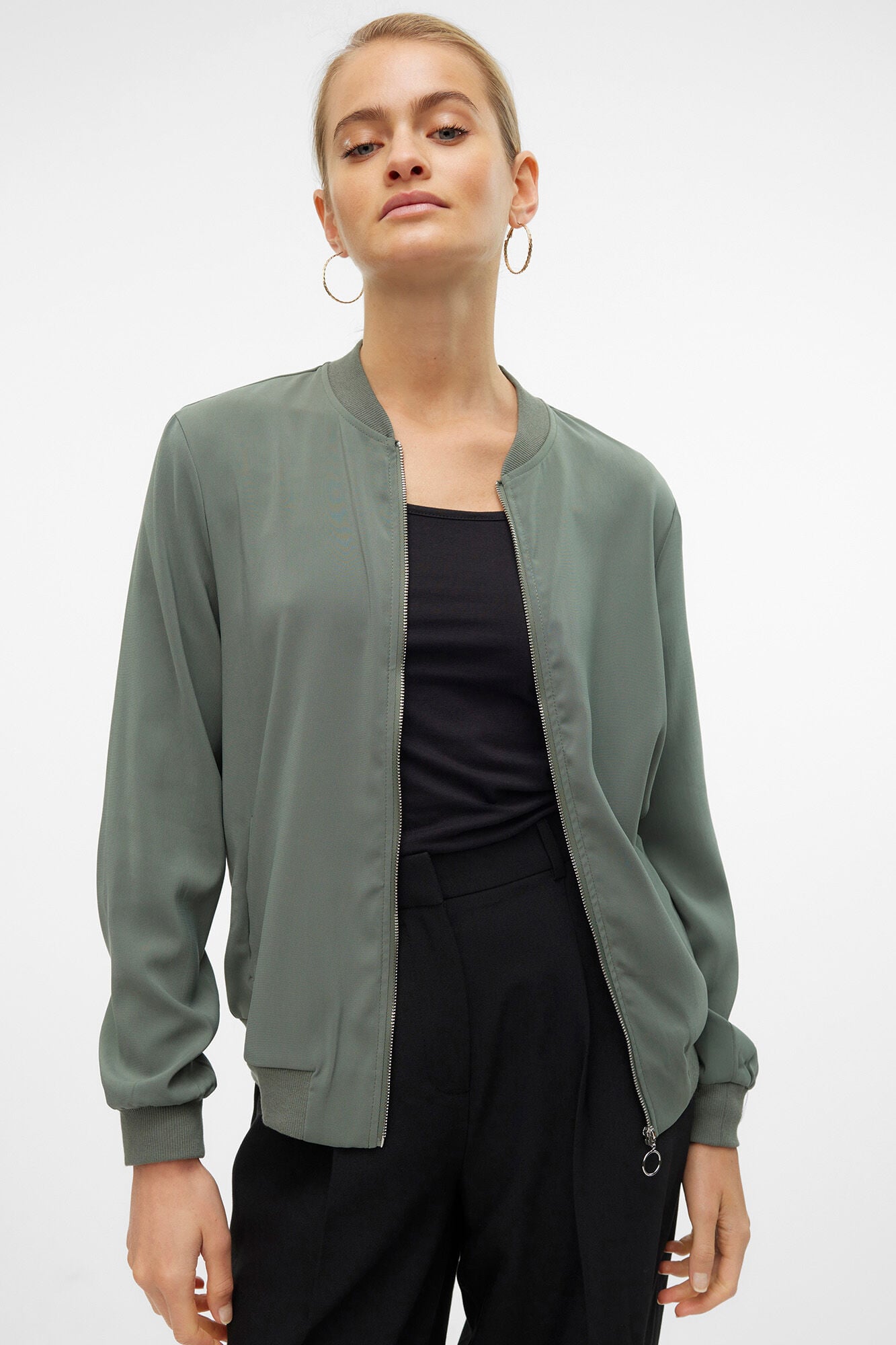 chaqueta-bomber-mujer-684okp-1.jpg Cazadora bomber | Chaquetas de Mujer | Cortefiel - Imagen 1