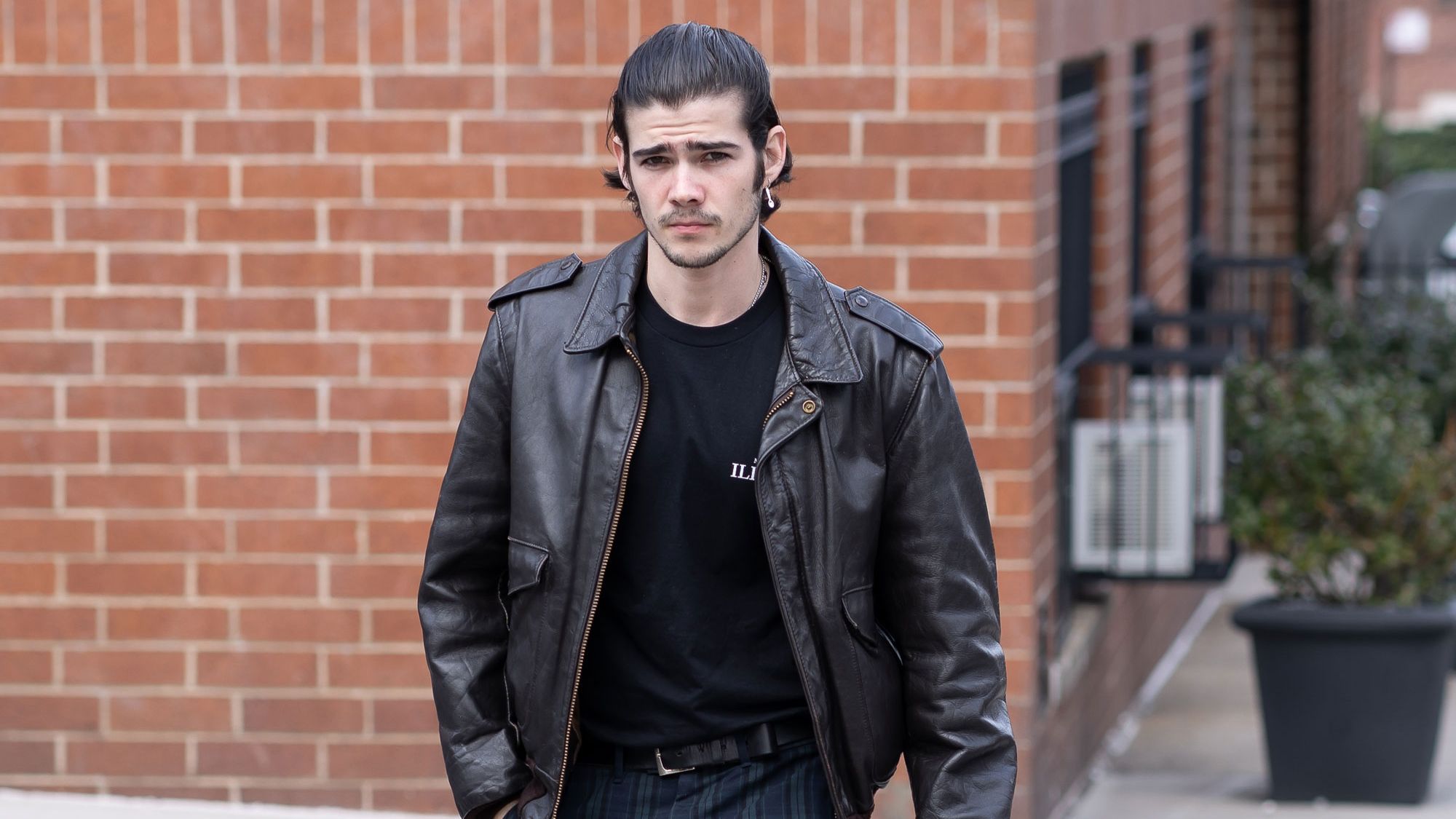 chaqueta-de-cuero-284ipb-1.jpg Chaquetas de cuero para hombre que puedes comprar ahora | GQ - Imagen 1