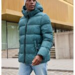 Chaqueta de invierno con capucha desmontable.