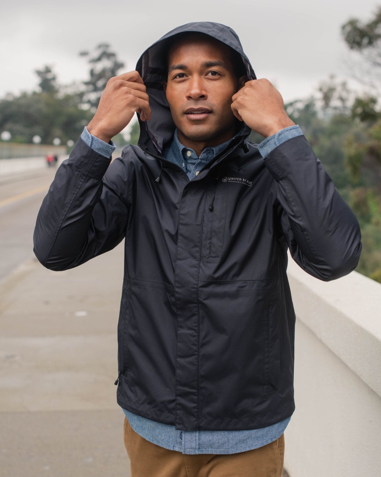 chaqueta-impermeable-833igj-1.jpg Chaqueta impermeable reciclada para hombre | United By Blue - Imagen 1