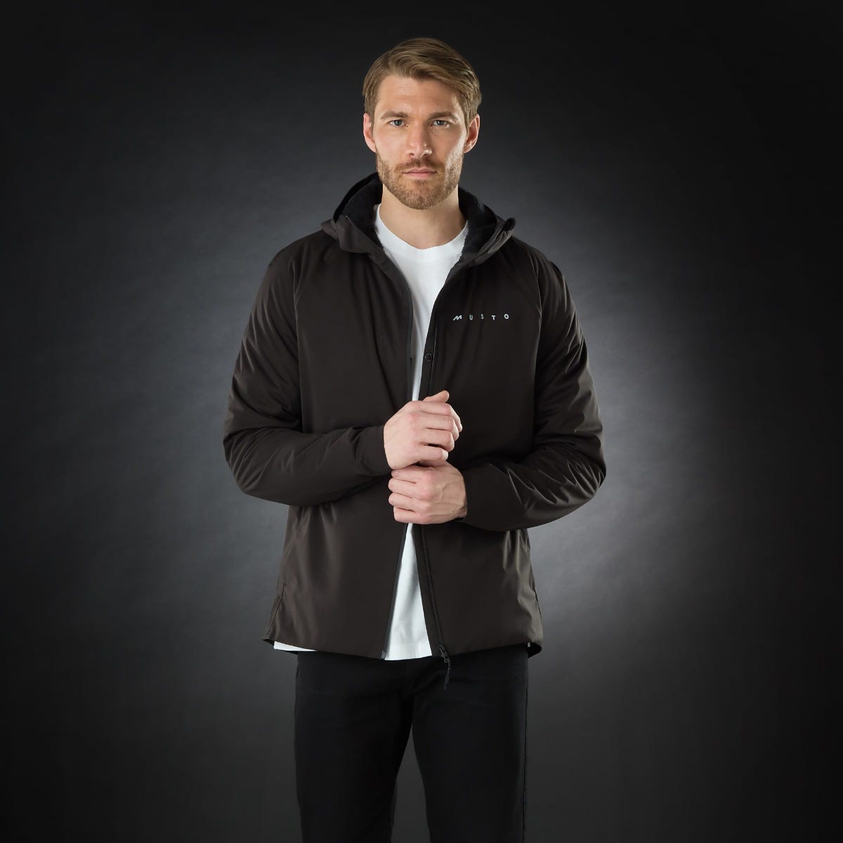 chaqueta-impermeable-hombre-787wbn-1.jpg CHAQUETA IMPERMEABLE EVO THERM PRIMALOFT® HOMBRE, M EVO THERM PL WP JKT, BLACK - Imagen 1