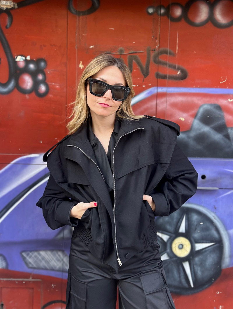 chaqueta-negra-182nxo-1.jpg Chaqueta negra oversize doble tela en hombros – bgb - Imagen 1
