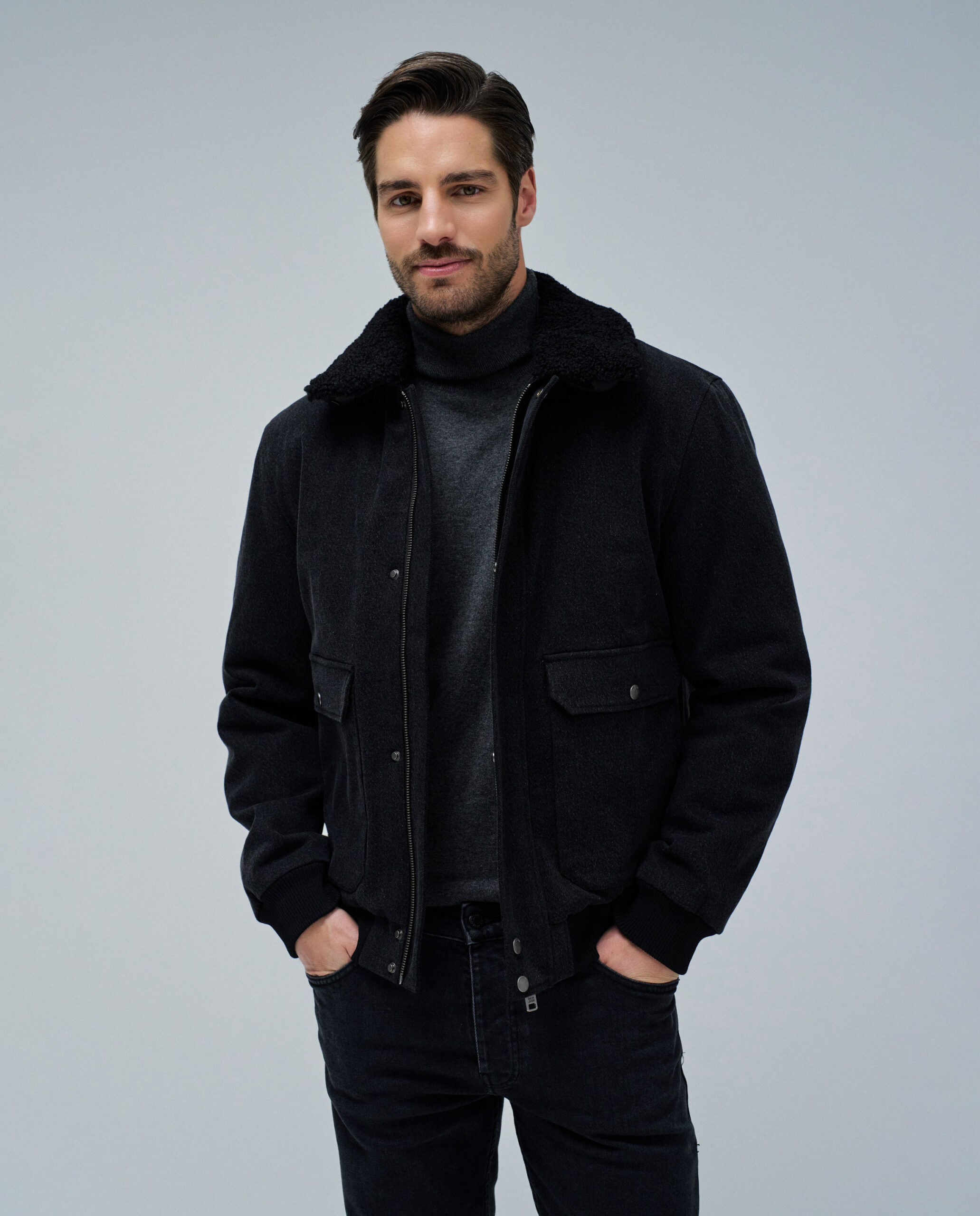 chaqueta-negra-hombre-944xid-1.jpg Chaqueta de hombre bomber con cuello de pelo Salsa Jeans Negro · El Corte Inglés - Imagen 1