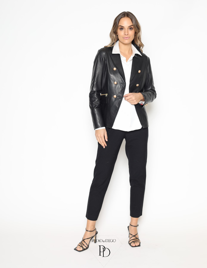 chaqueta-negra-mujer-153jvj-1.jpg Chaqueta Mujer Piel Negra – Yuko – Peletería Piedad de Diego - Imagen 1