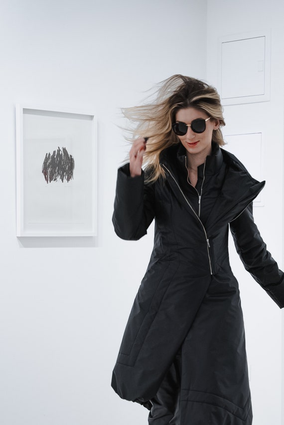 chaqueta-negra-mujer-788cwk-1.jpg Mujer Chaqueta negra/Chaqueta extravagante negra/Abrigo de invierno extragrande/Chaqueta acolchada larga/Chaqueta acolchada larga/Abrigo negro/ Chaqueta cálida extragrande Etsy España - Imagen 1