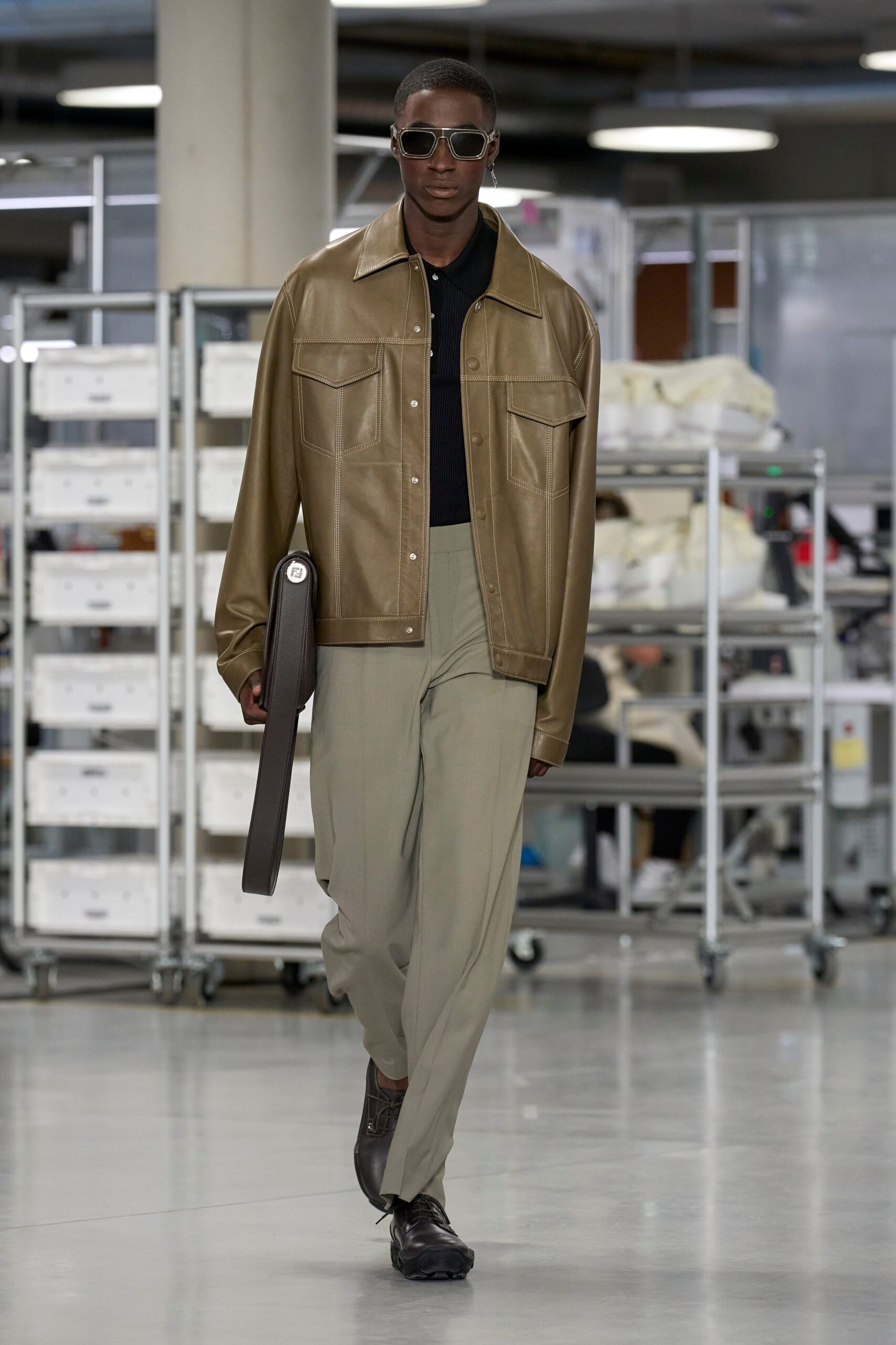 chaqueta-piel-hombre-734tub-1.jpg Cómo combinar la chaqueta de cuero para hombre en 2024 con estilo - Imagen 1