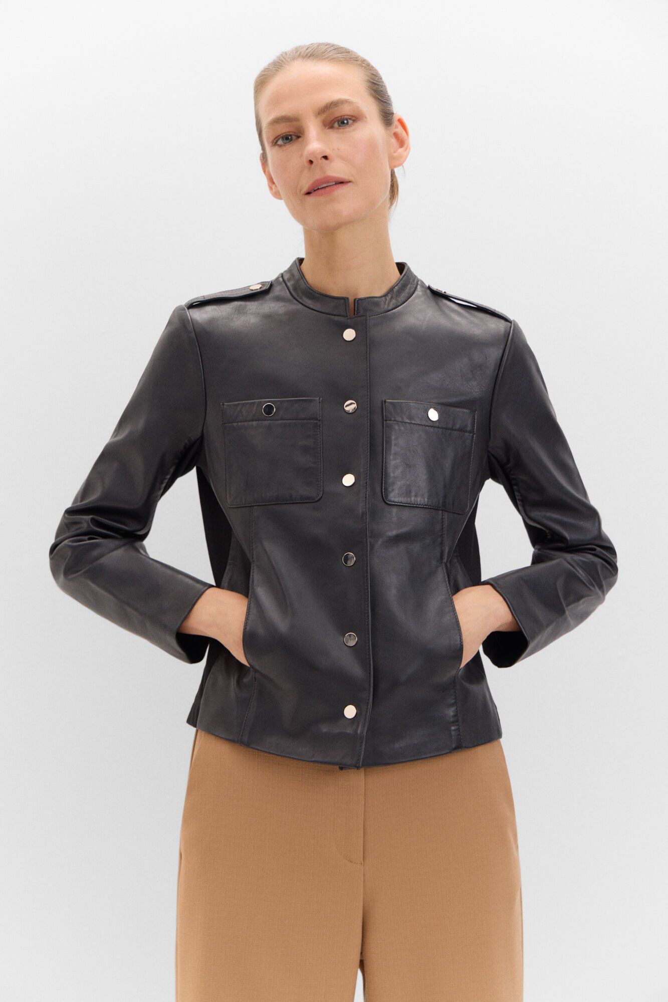chaqueta-piel-mujer-444prw-1.jpg Cazadora de piel confort | Chaquetas de Mujer | Cortefiel - Imagen 1