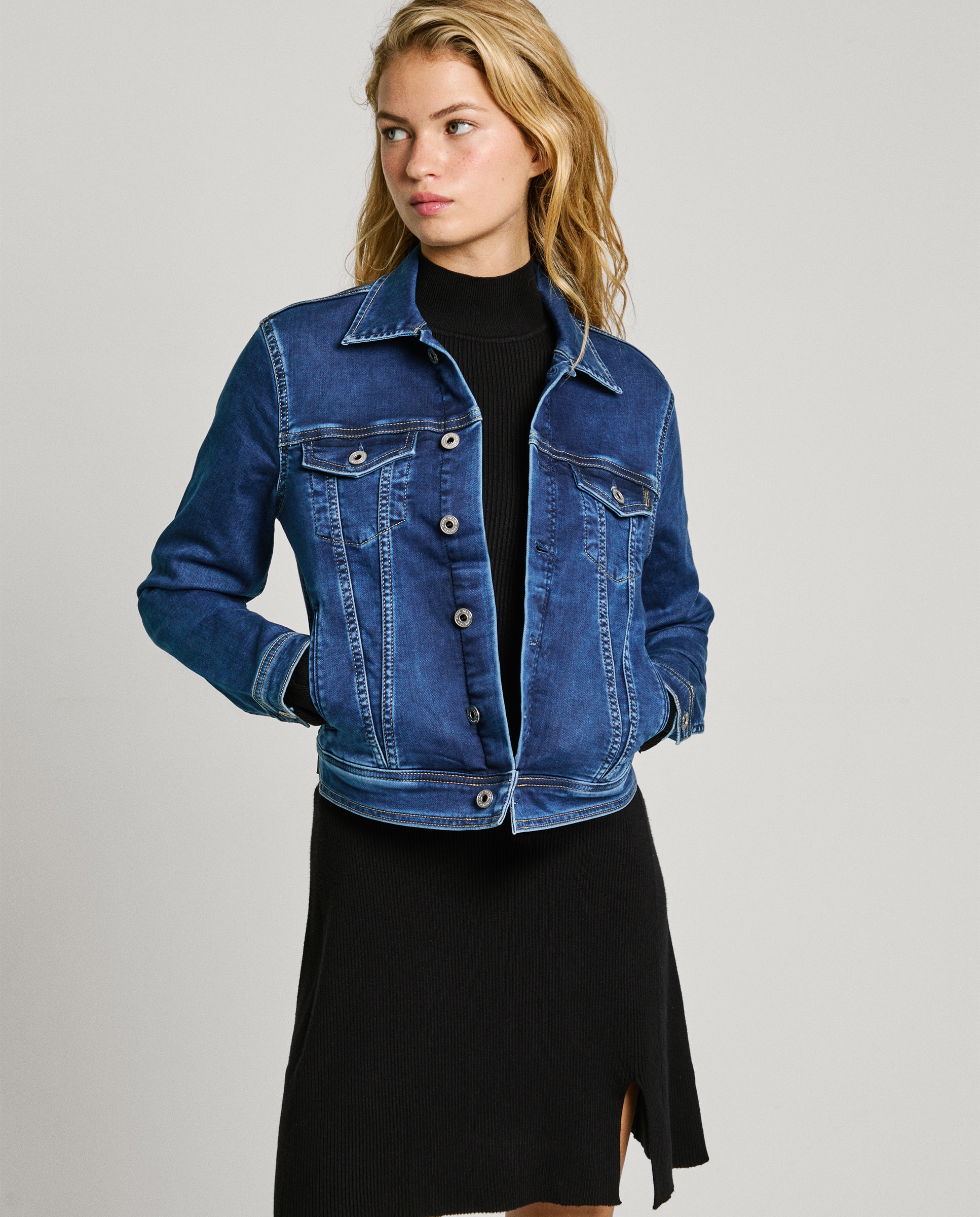 chaqueta-vaquera-mujer-558irz-1.jpg Cazadora vaquera de mujer fit regular Pepe Jeans Azul denim · El Corte Inglés - Imagen 1