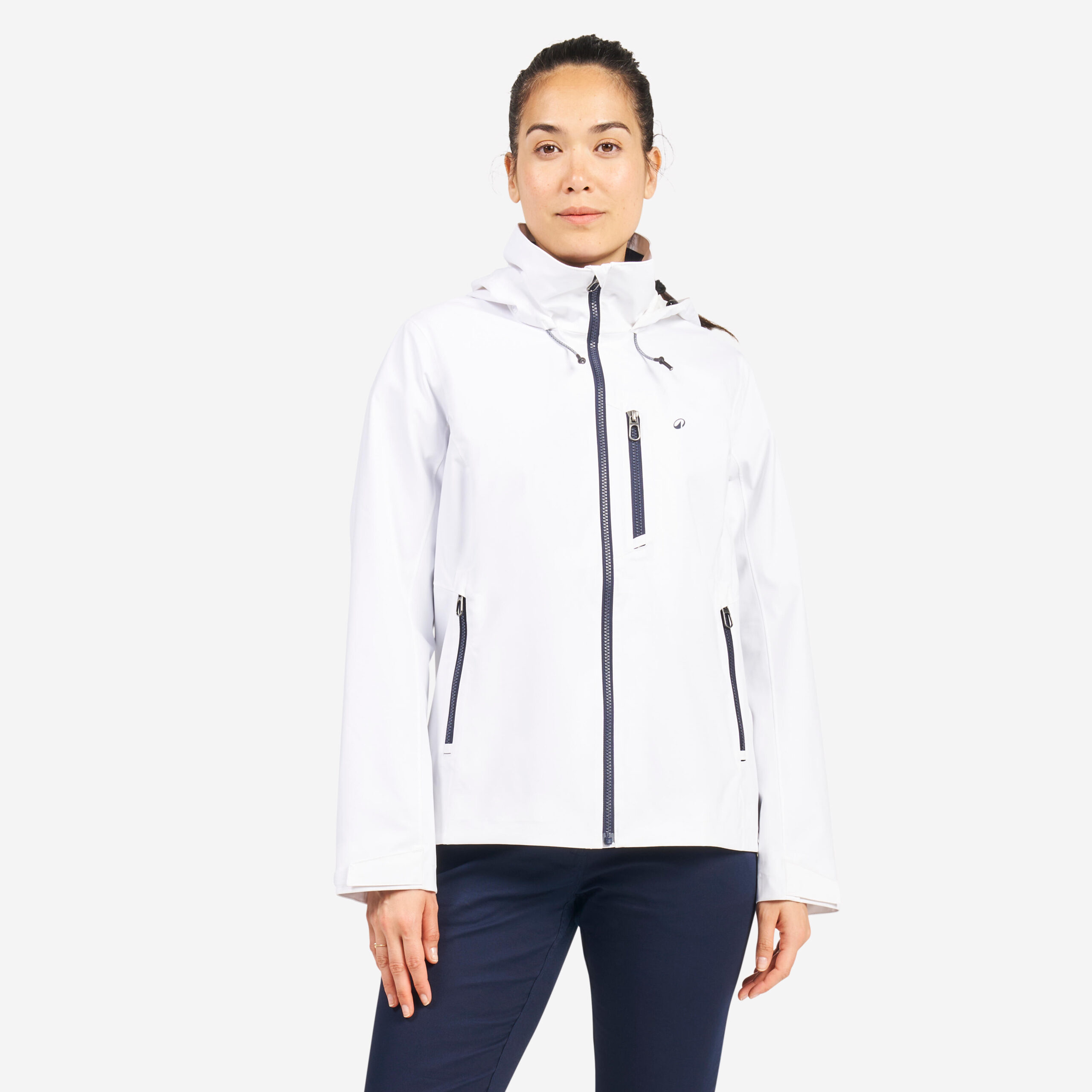 cortavientos-mujer-673qft-1.jpg Chaqueta Impermeable Cortavientos Mujer Sailing 300 Blanco | Decathlon - Imagen 1