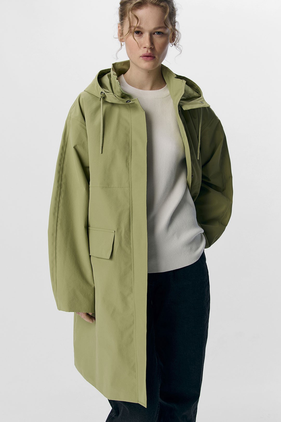 impermeable-mujer-242hho-1.jpg CHUBASQUERO MUJER OBJECT VERDE FOUR - Imagen 1