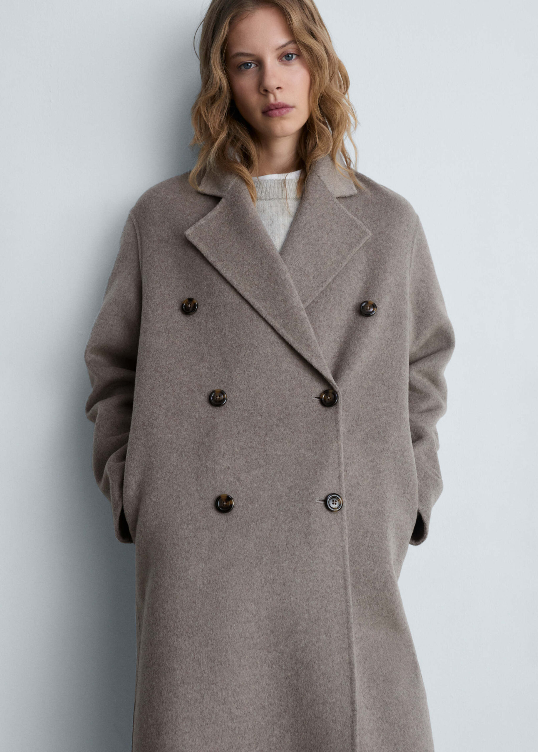 mango-abrigos-mujer-594iee-1.jpg Abrigo largo handmade oversize Mujer | MANGO OUTLET España (Península y Baleares) - Imagen 1