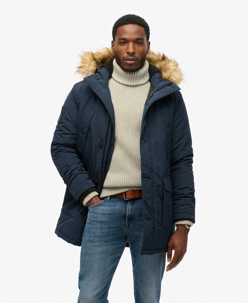 parka-hombre-539iar-1.jpg Hombre Parka con capucha de pelo sintético Everest en azul marino cromo nórdico | Superdry ES - Imagen 1