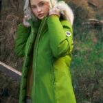 Parka acolchada impermeable con capucha de pelo