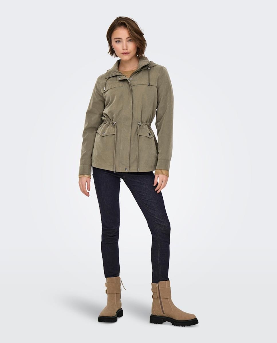 parka-verde-mujer-675uvr-1.jpg Parka de mujer con capucha y cintura fruncida Only Verde militar · El Corte Inglés - Imagen 1
