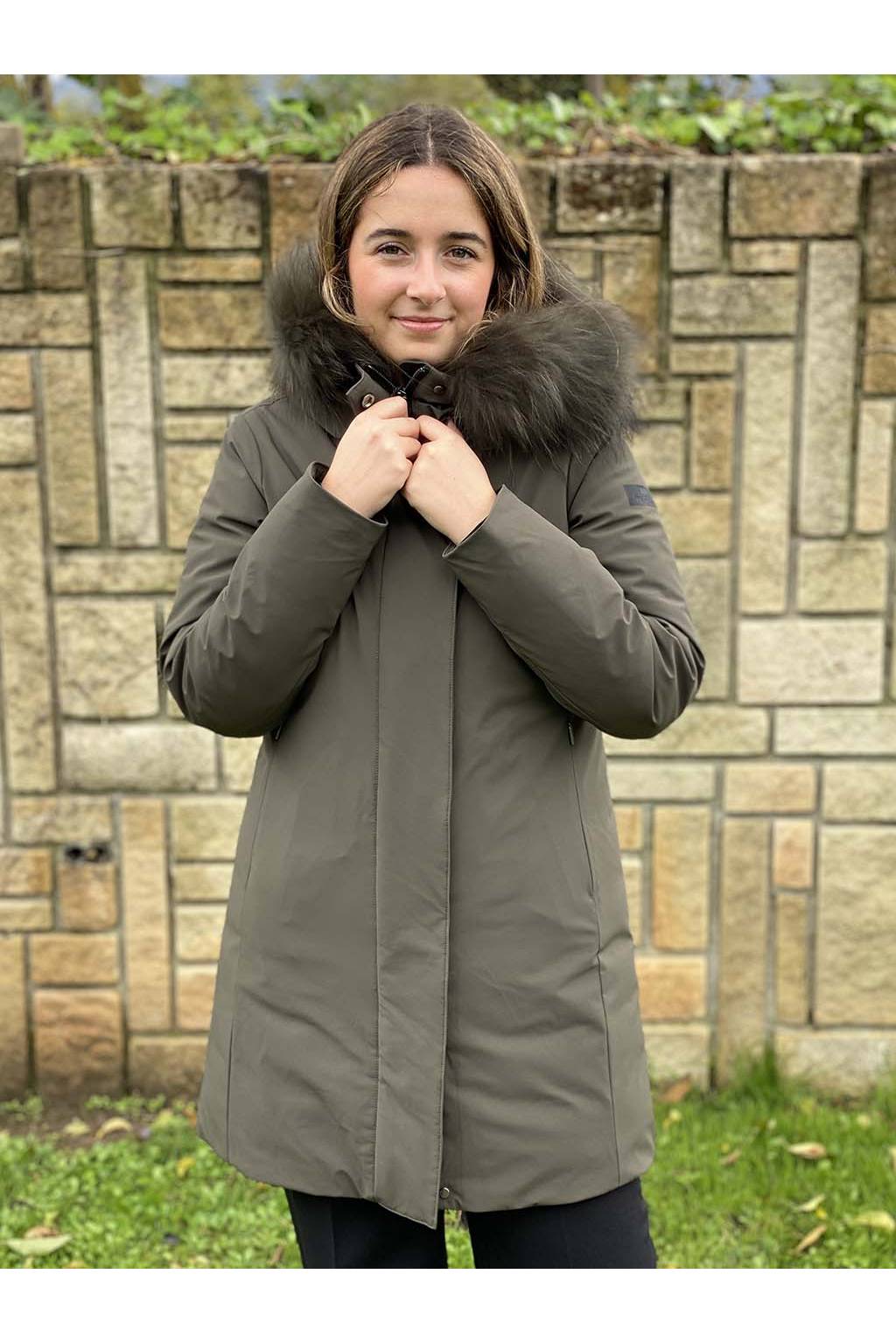 parka-verde-mujer-999dmx-1.jpg Stradivarius Abrigo Plumas Verde Mujer Chaqueta Acolchada Parka Verde Capucha Pelo Mujer Abrigo Acolchado - Imagen 1