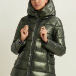 Plumífero brillante para mujer con capucha protectora y cordón de ajuste Rosin V143 / Small