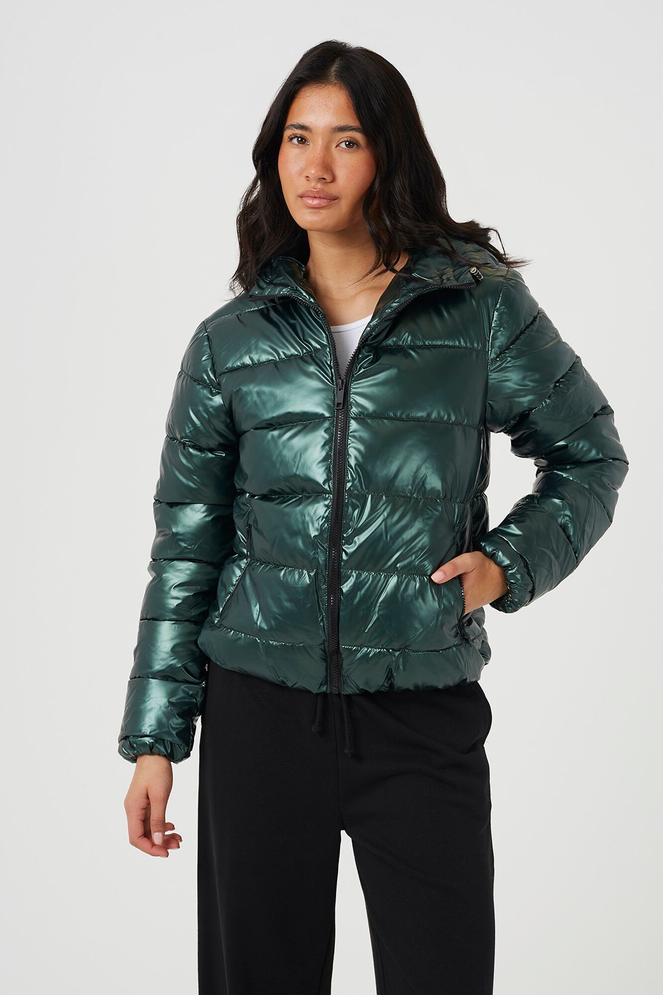 plumifero-mujer-913qtq-1.jpg Plumífero corto capucha | Chaquetas de Mujer | SPF - Imagen 1
